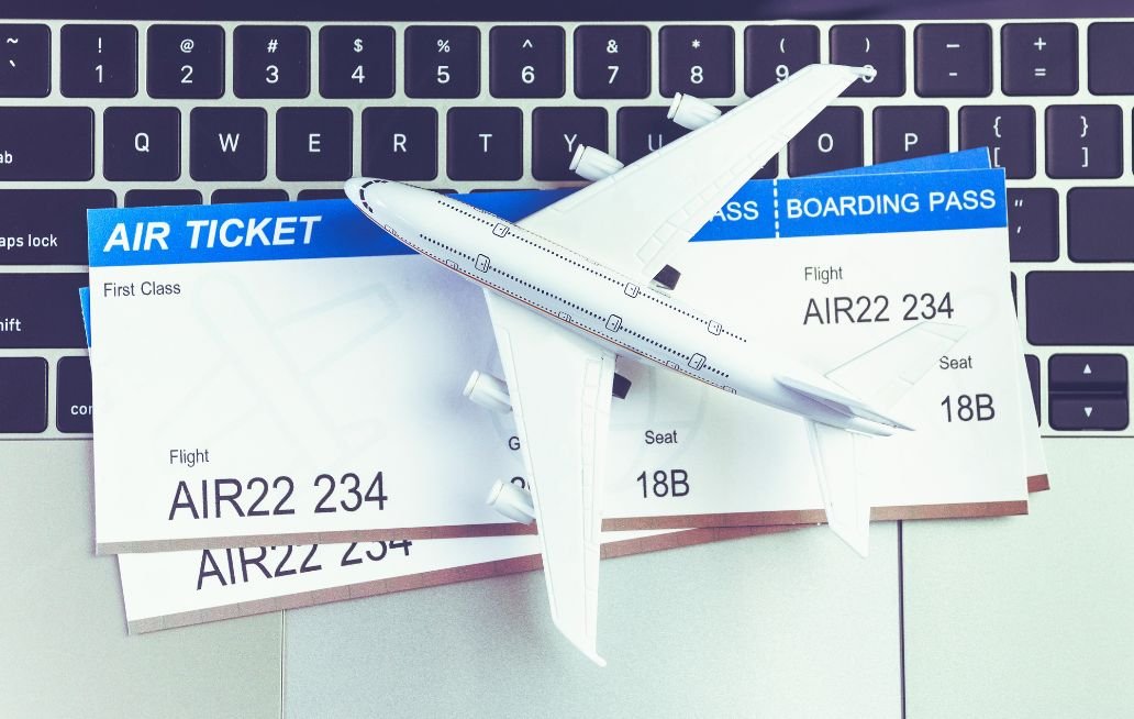 ¿Por qué cambian tanto los precios de los boletos de avión?