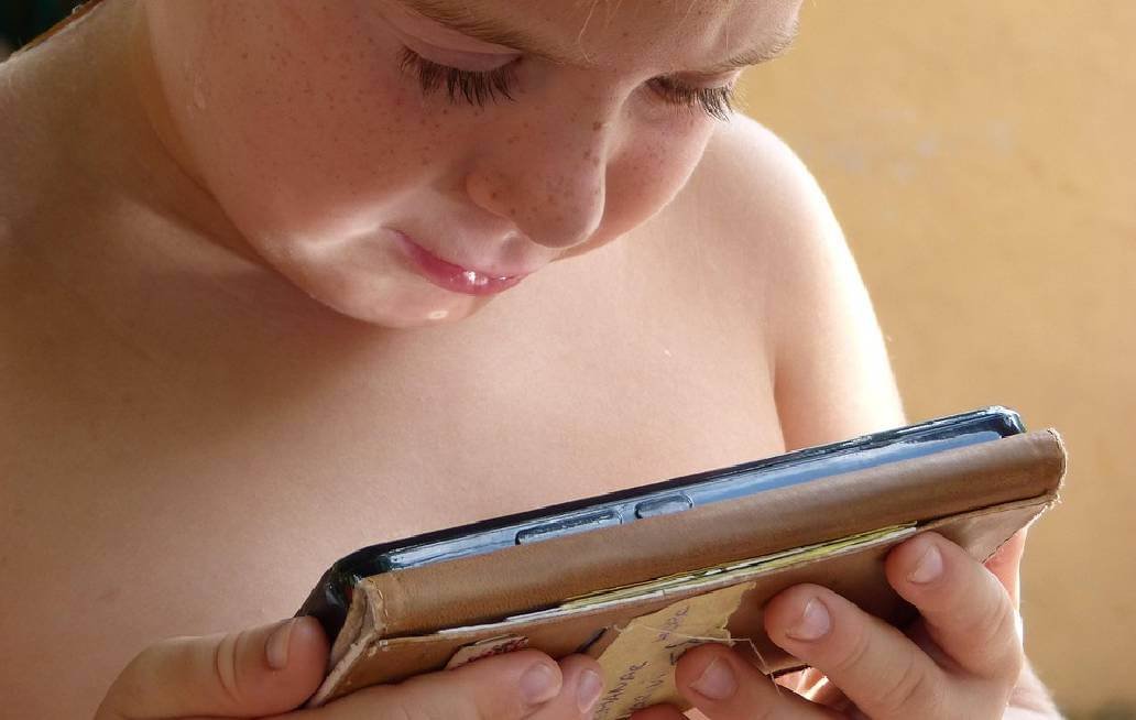 ¿Quién educa hoy: la escuela o el celular?