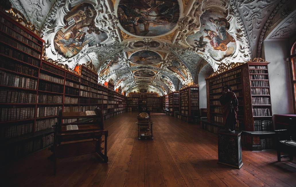 Bibliotecas, librerías y los viajes que primero hacemos leyendo