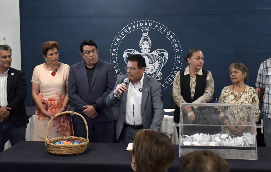 Celebra BUAP a jubiladas y jubilados universitarios Celebra BUAP a jubiladas y jubilados universitarios