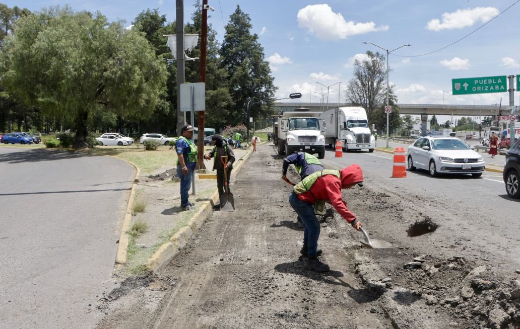 Inicia Gobierno de Puebla trabajos de mejoramiento en camino rural en la Sierra Nororiental Inicia Gobierno de Puebla trabajos de mejoramiento en camino rural en la Sierra Nororiental