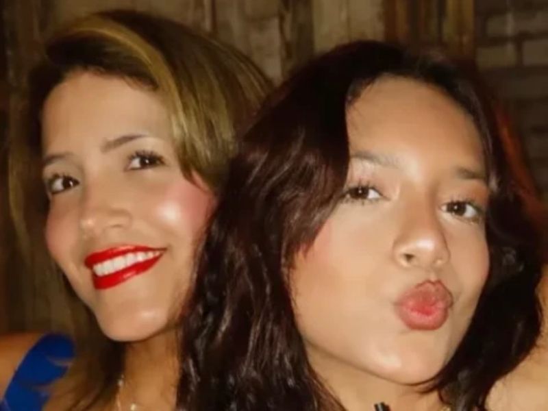 Madre e hija ecuatorianas