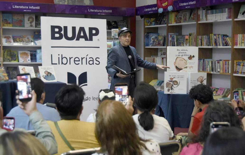 Presenta Mario Iván Martínez colección de cuentos infantiles en la Librería CCU Presenta Mario Iván Martínez colección de cuentos infantiles