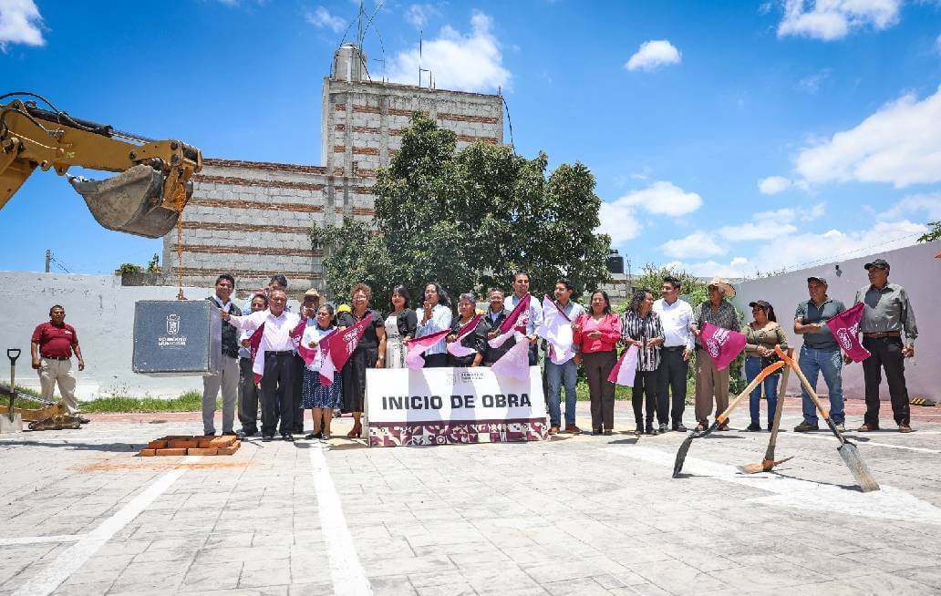 Presidente municipal de Cualtlancingo inicia construcción de nueva Casa Ejidal Presidente municipal de Cualtlancingo inicia construcción de nueva