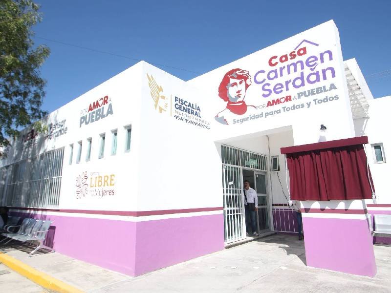 ademas cuenta con atencion