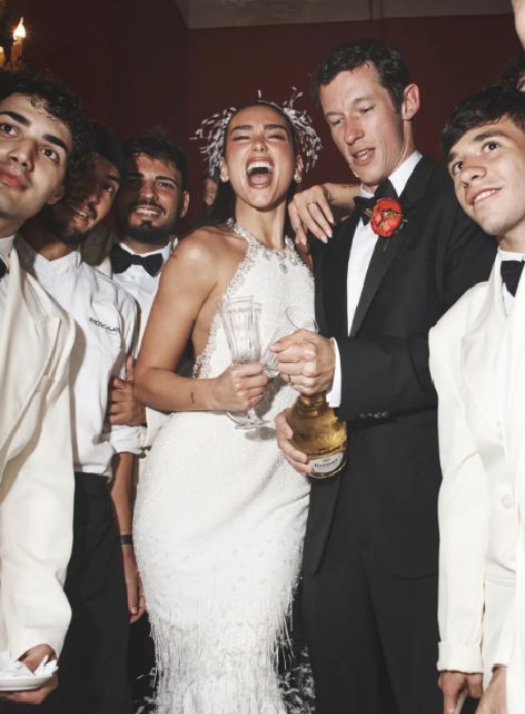 Dua Lipa revela cómo fue su boda con Callum Turner