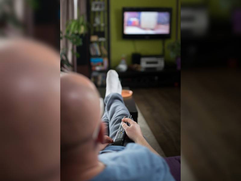 ir a la cama mirando una pantalla