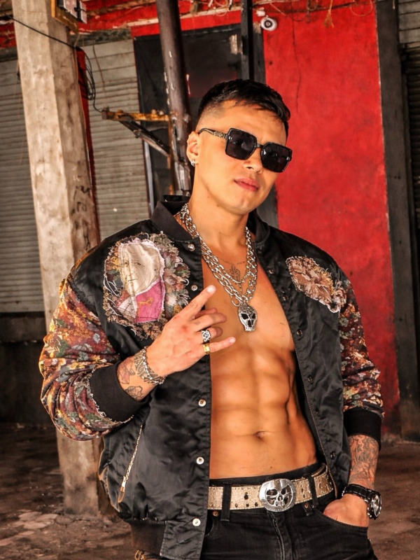 Aarón XXX