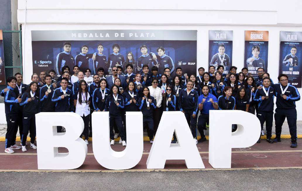 Al inaugurar la Avenida de Campeones, ubicada dentro de Ciudad Universitaria, la Rectora Lilia Cedillo Ramírez destacó el compromiso y la disciplina que los atletas universitarios tienen con el deporte y sus estudios