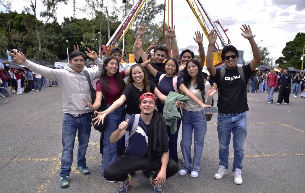 Convive comunidad BUAP en la Fiesta Mexicana
