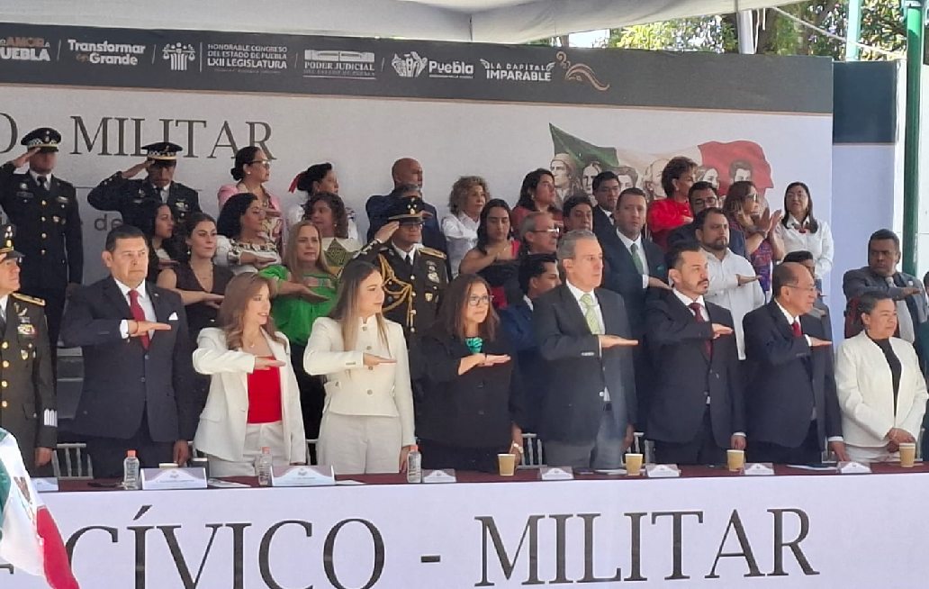 Desfile Cívico-Militar conmemora 216 años de la Independencia de México en Puebla Desfile Cívico-Militar conmemora 216 años de la Independencia de México en Puebla