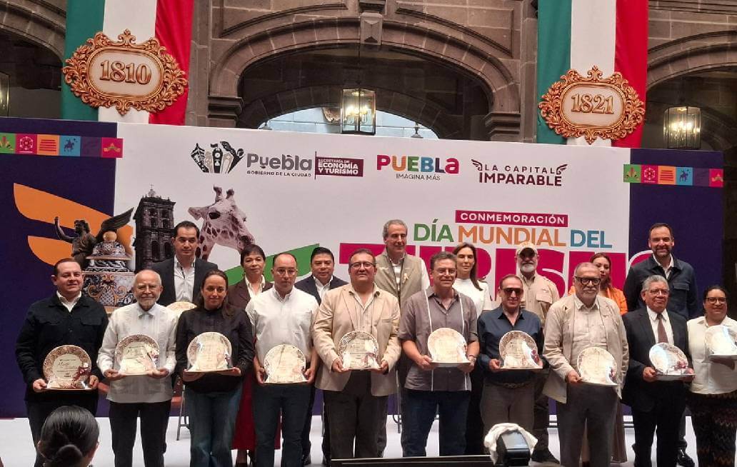 Reconocen a establecimientos que han hecho historia en Puebla durante el Día Mundial del Turismo Reconocen a establecimientos que han hecho historia en Puebla