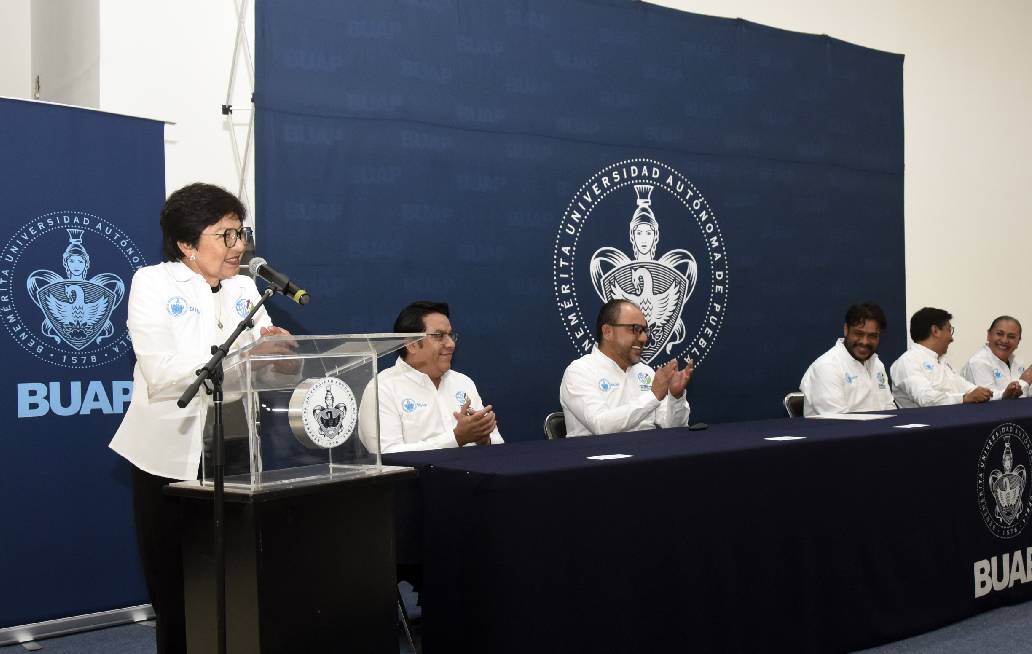 Presenta BUAP Modelo Universitario de Microcredenciales Presenta BUAP Modelo Universitario de Microcredenciales