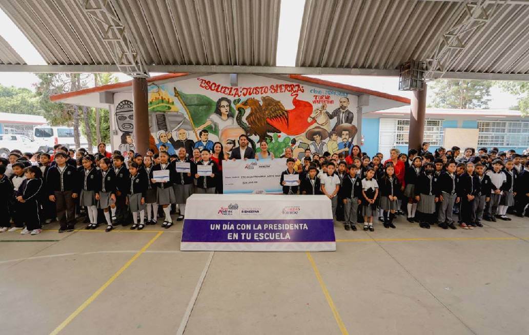 Respalda presidenta municipal la educación y reconoce el esfuerzo
