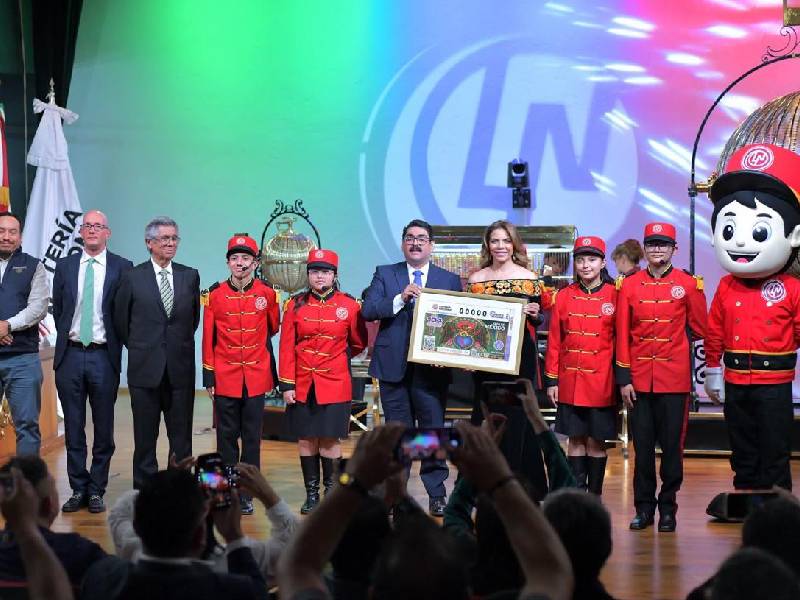 acompañada de los niños