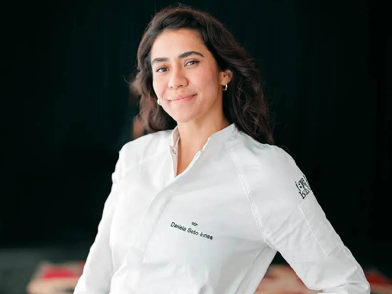Daniela Soto Innes, Rubra