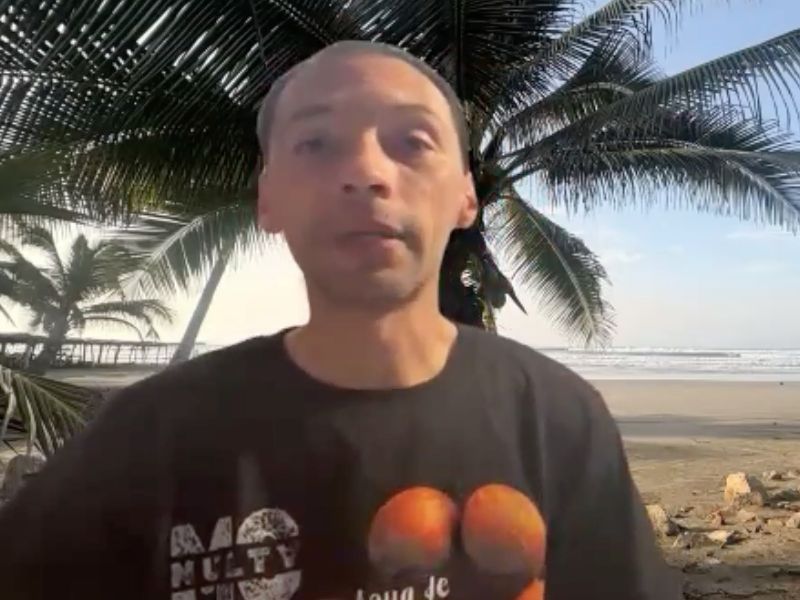 Mc Nulty presenta “El agua de coco”