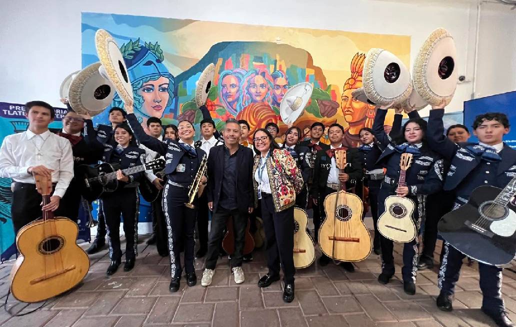 Plasman estudiantes de la preparatoria BUAP de Tlatlauquitepec su creatividad en mural Plasman estudiantes de la preparatoria BUAP de Tlatlauquitepec