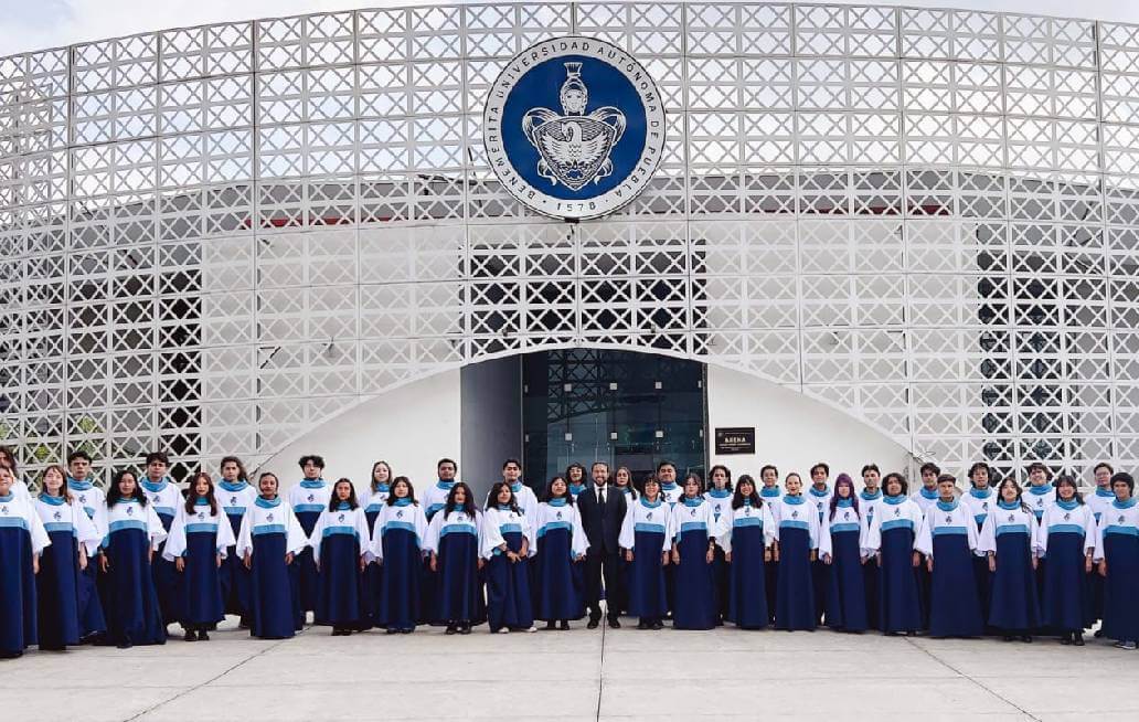 Presente, Coro Universitario Lobos BUAP en el 25 Festival Coral Internacional de Medellín Presente, Coro Universitario Lobos BUAP en el 25 Festival Coral