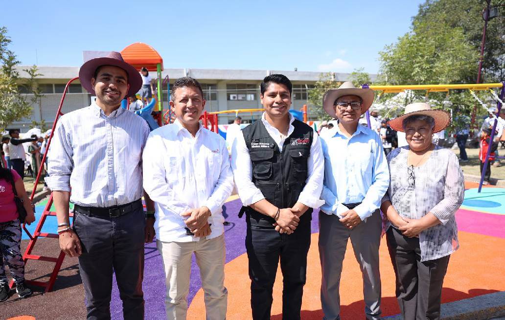 Presidente municipal de Cualtlancingo entrega parque rehabilitado en La Reserva Presidente municipal de Cualtlancingo entrega parque rehabilitado